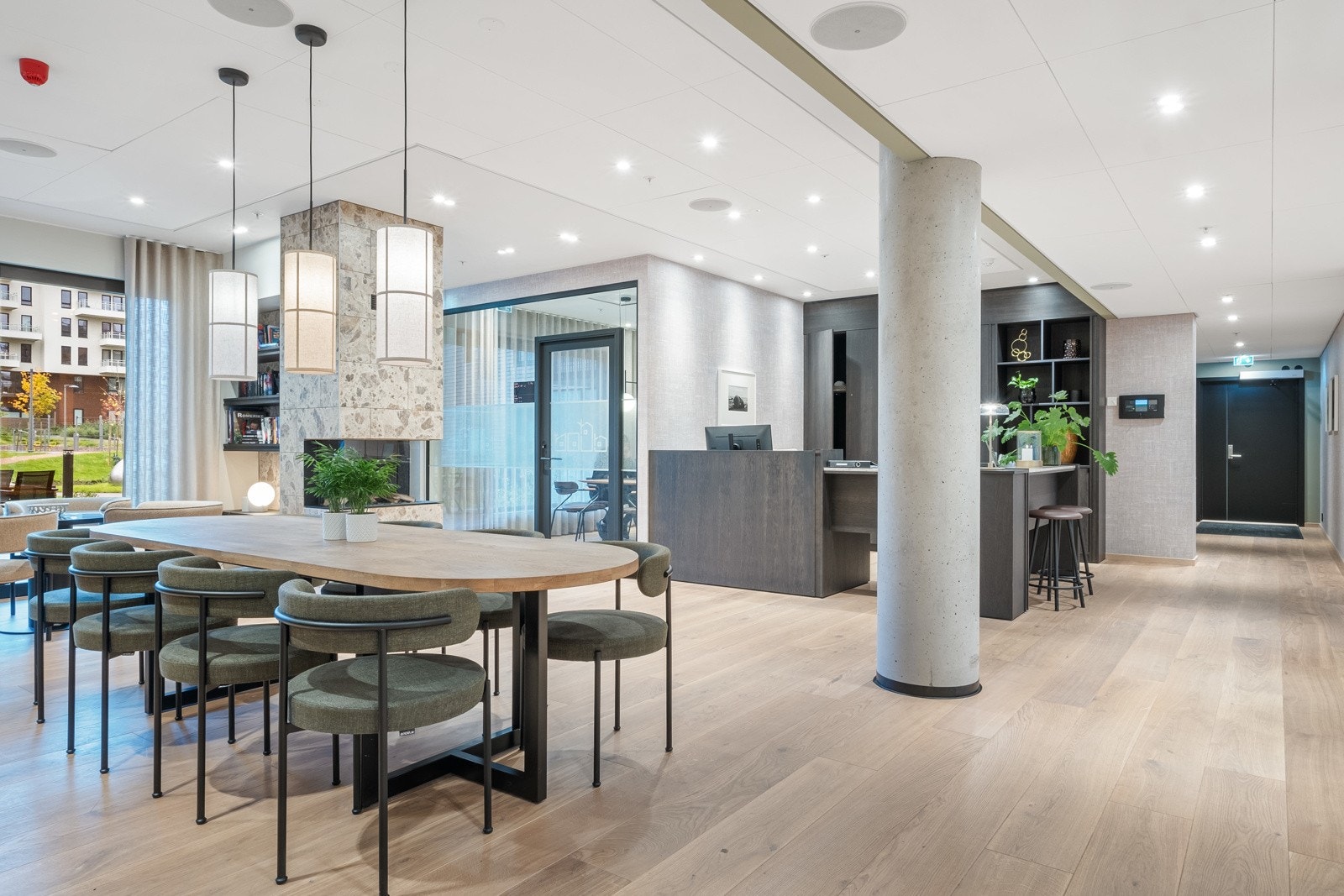 Med en Plussbolig® får du tilgang til et serviceområde med bemannet resepsjon, lobby, gjesterom, treningsrom, møterom, selskapsrom og kjøkken. Galleribilde