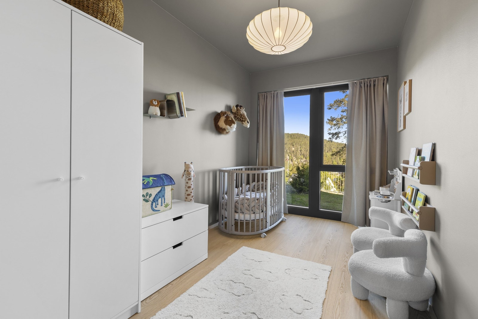 Soverom 2 i underetasjen egner seg perfekt som barnerom, gjesterom eller kontor. Galleribilde