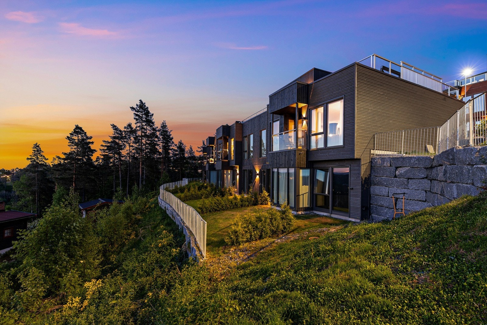 Et gjennomgående pent rekkehus i Heggedal Terrasse! Foto: Trond Reder Galleribilde