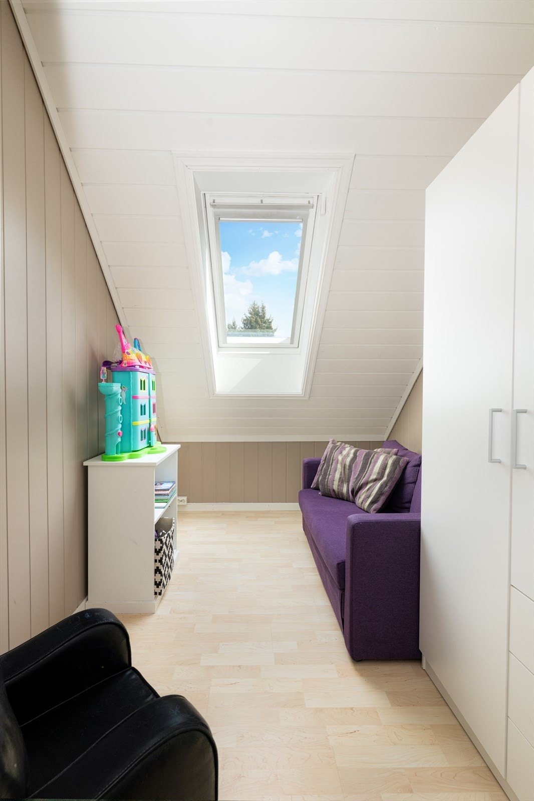 Garderobe/soverom Galleribilde