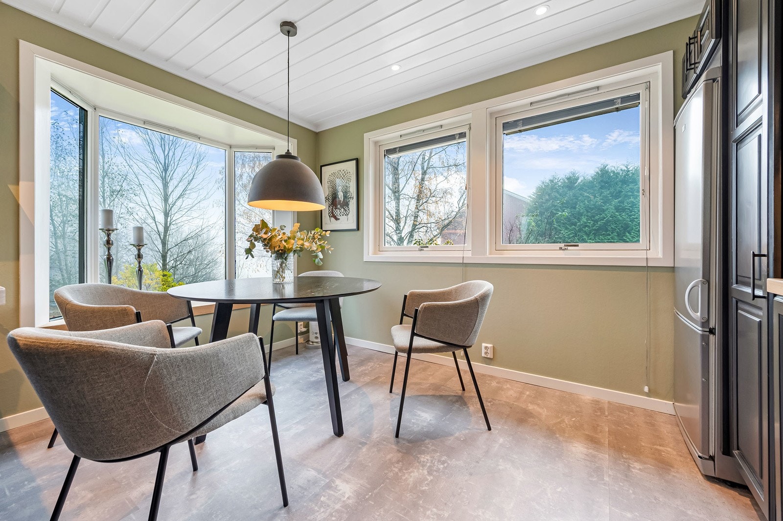 Spiseplass på kjøkkenet Galleribilde