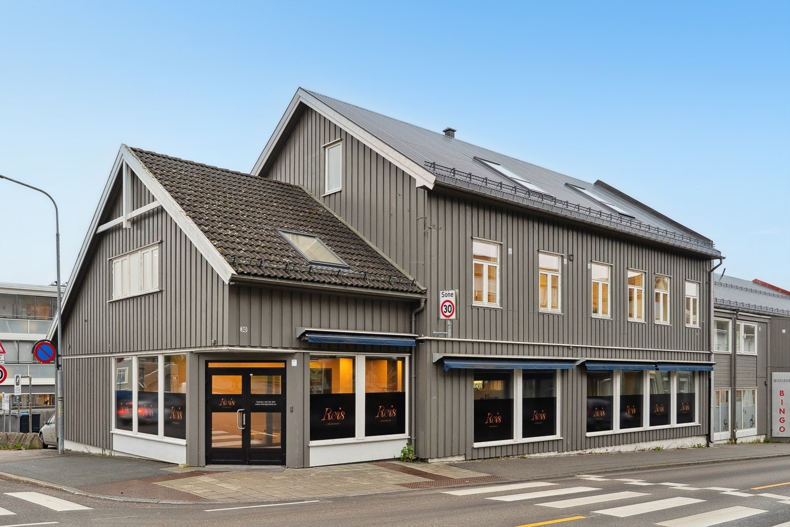 Her bor du med kort avstand til alt du måtte trenge i hverdagen. Galleribilde