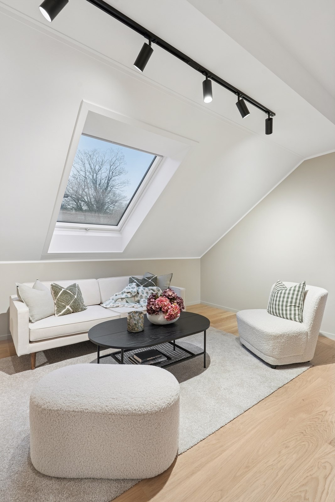 Stuen er hjertet i hjemmet - et lunt og innbydende rom med god plass til en komfortabel sofagruppe. Galleribilde