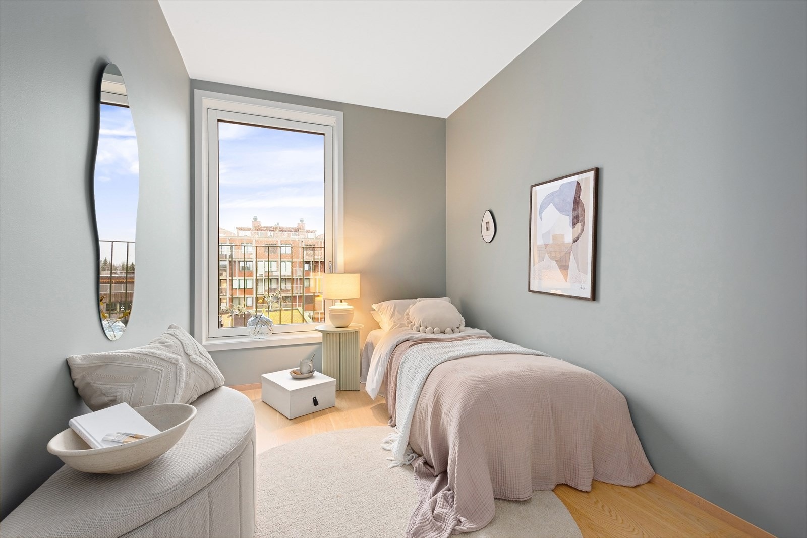 Det mindre rommet kan tilpasses ulike behov - som gjesterom, barnerom eller kontor Galleribilde