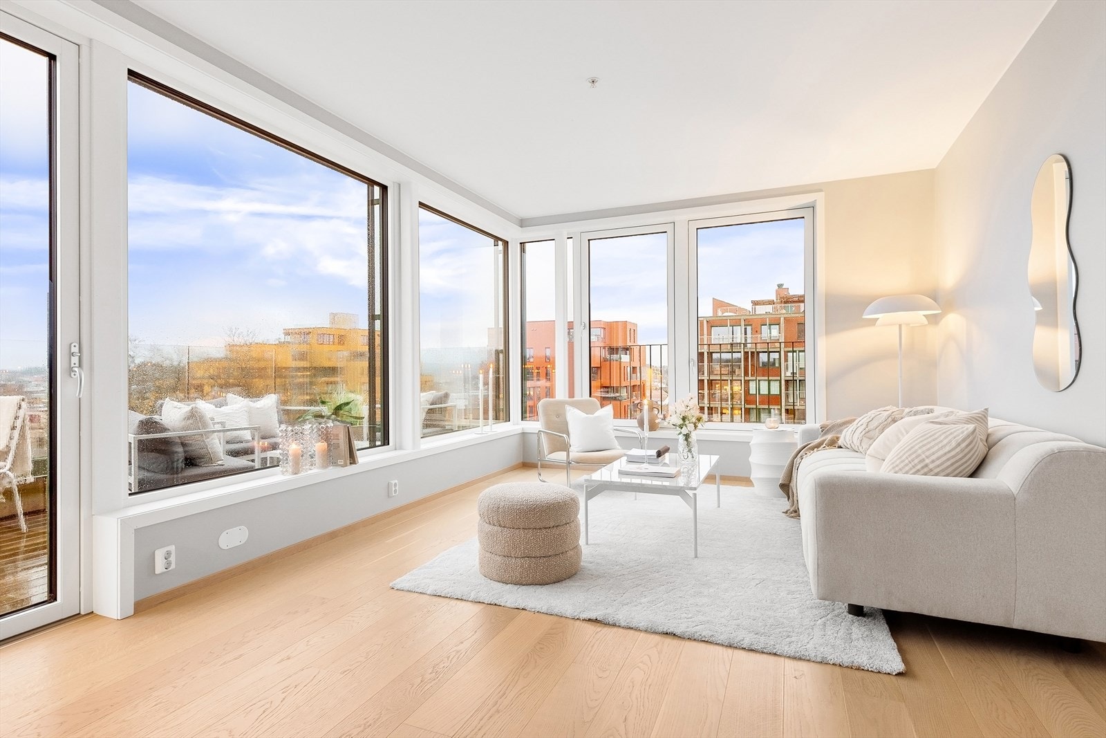 Gulvene har parkett, og leiligheten har vannbåren gulvvarme. Galleribilde