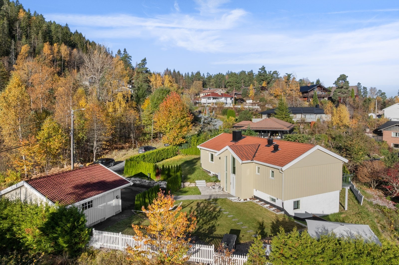 Boligen har en markanær beliggenhet, ideelt for de som verdsetter nærhet til naturen. Galleribilde