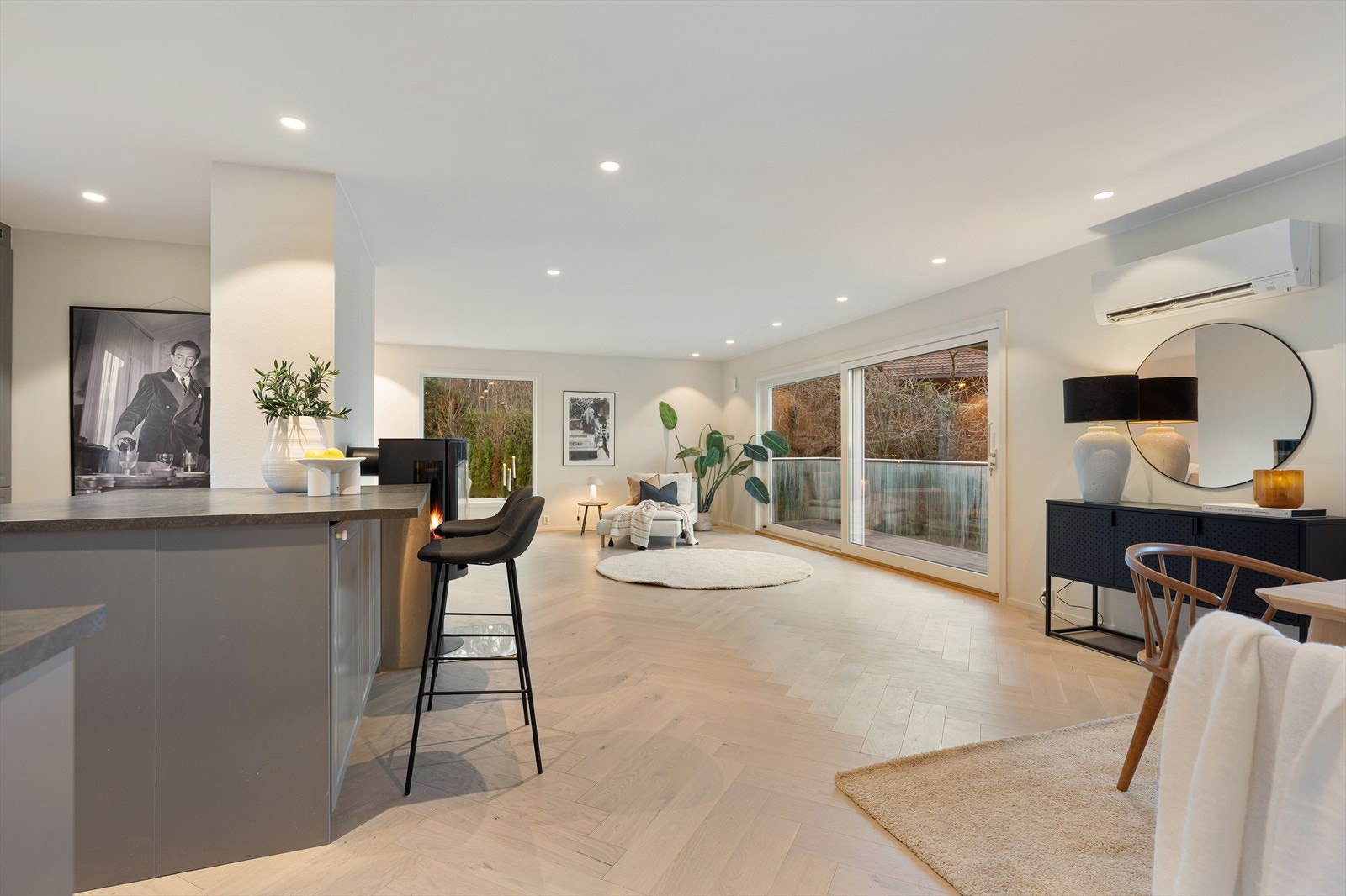 Den åpne planløsningen gir en god romfølelse og fleksible møbleringsmuligheter. Galleribilde