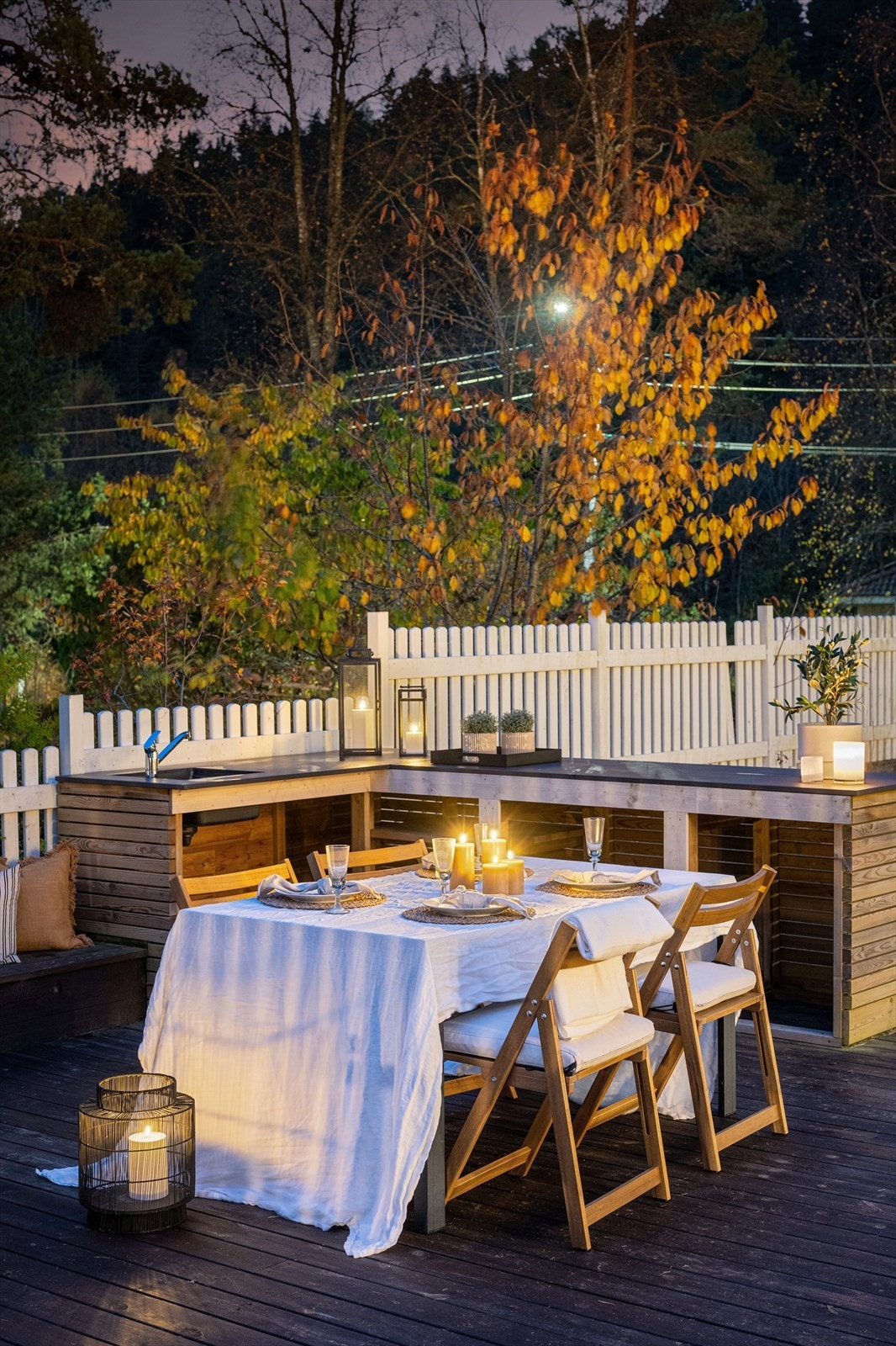 Utekjøkkenet er en praktisk detalj for sommerens sammenkomster. Galleribilde