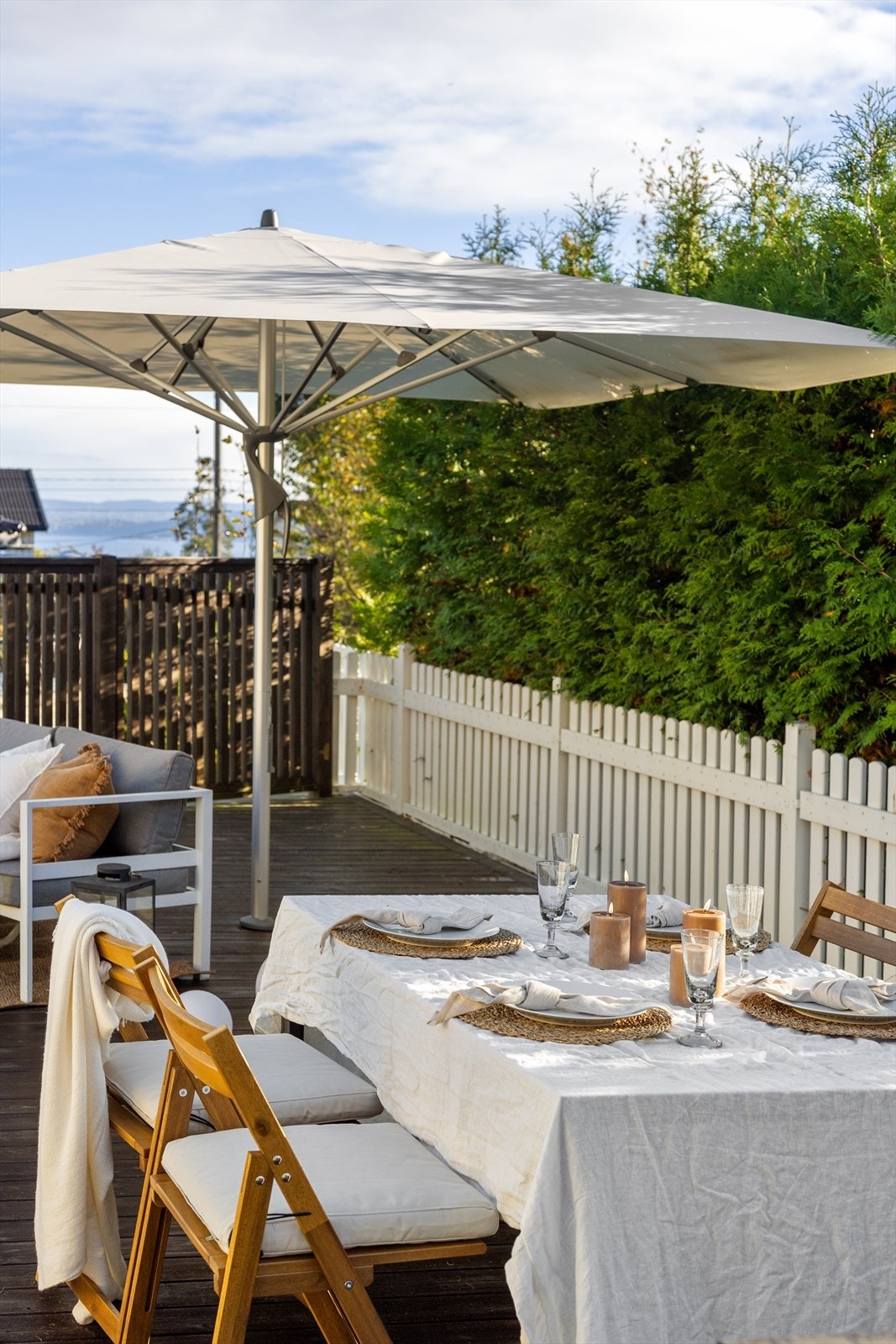 De store uteområdene gir rikelig med plass for sosiale lag. Galleribilde