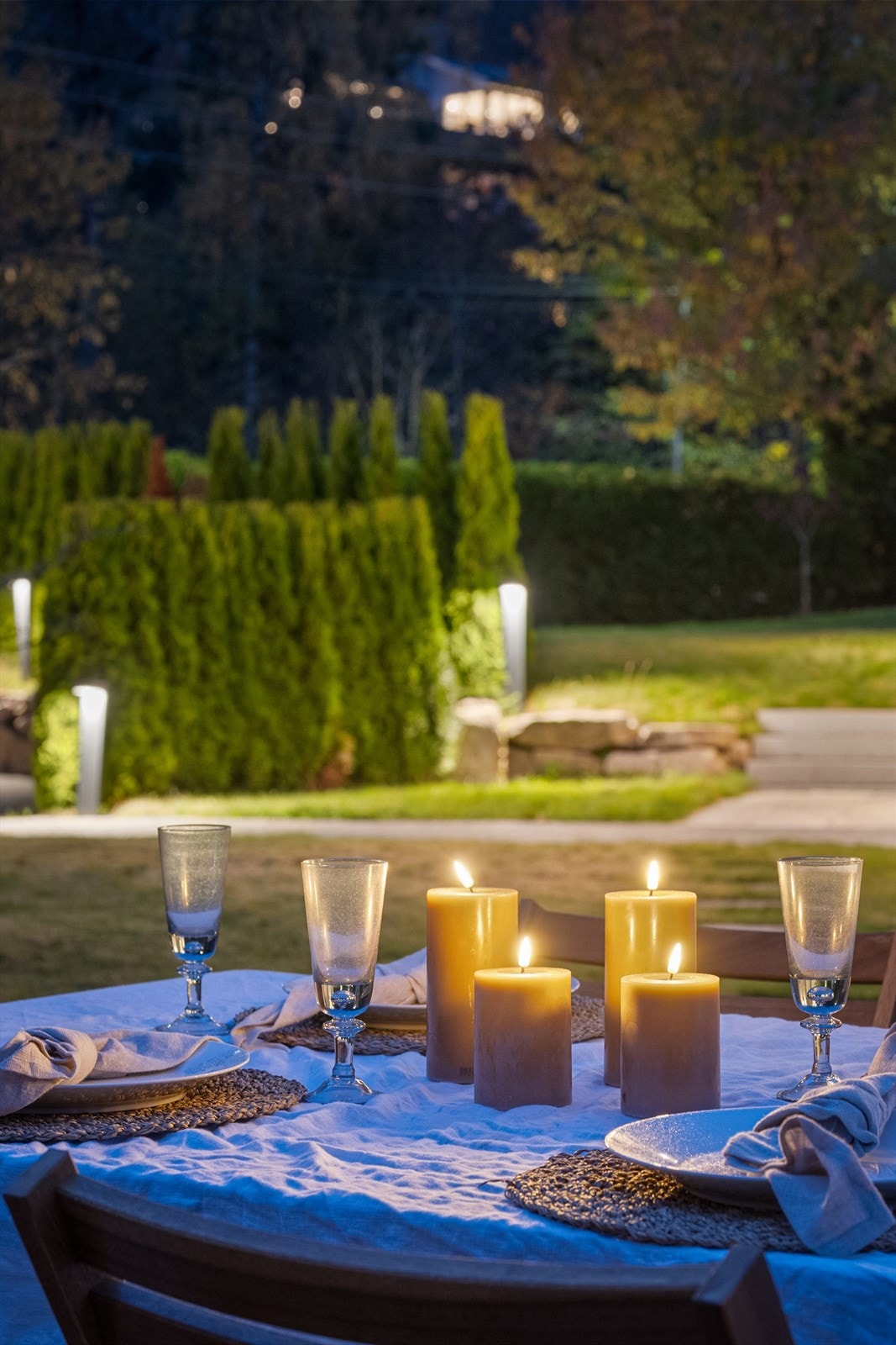 De grønne omgivelsene rammer inn eiendommen på en fin måte. Galleribilde