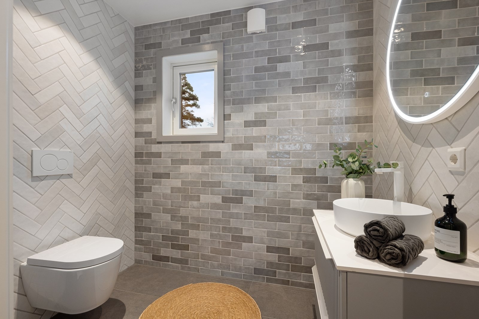 I første etasje finnes også et separat toalettrom, renovert i 2017. Galleribilde