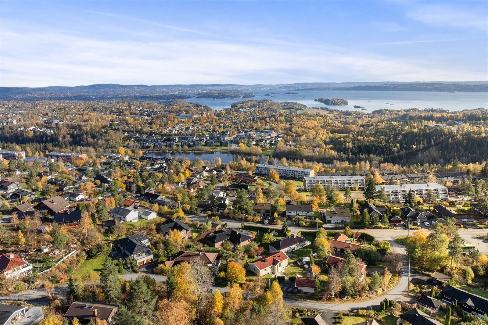 En kort tur unna ligger idylliske Semsvannet, et populært utfartssted for hele familien. Galleribilde