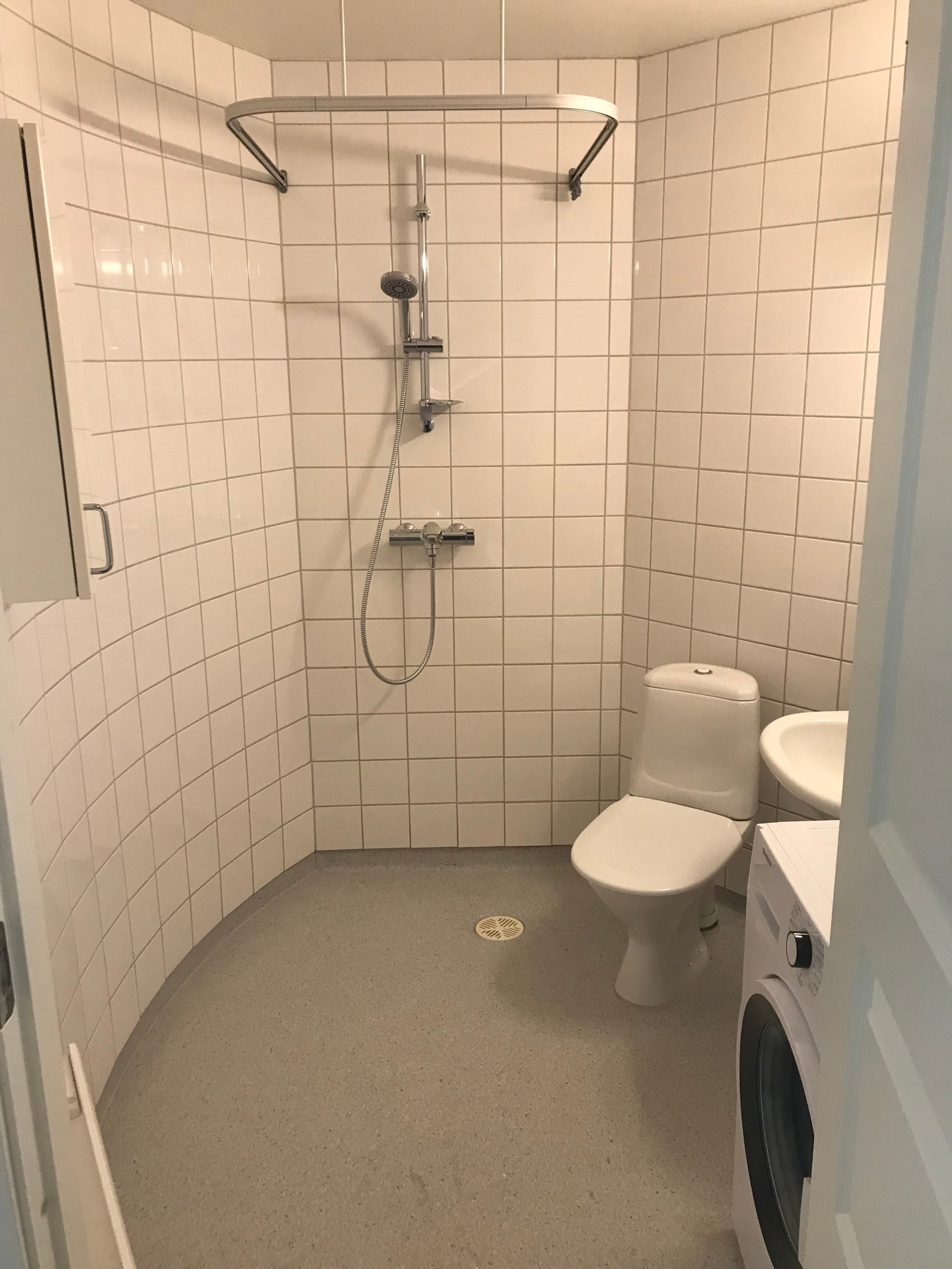 Bilde er ikke fra den aktuelle leiligheten. Leveres med vaskemaskin Galleribilde