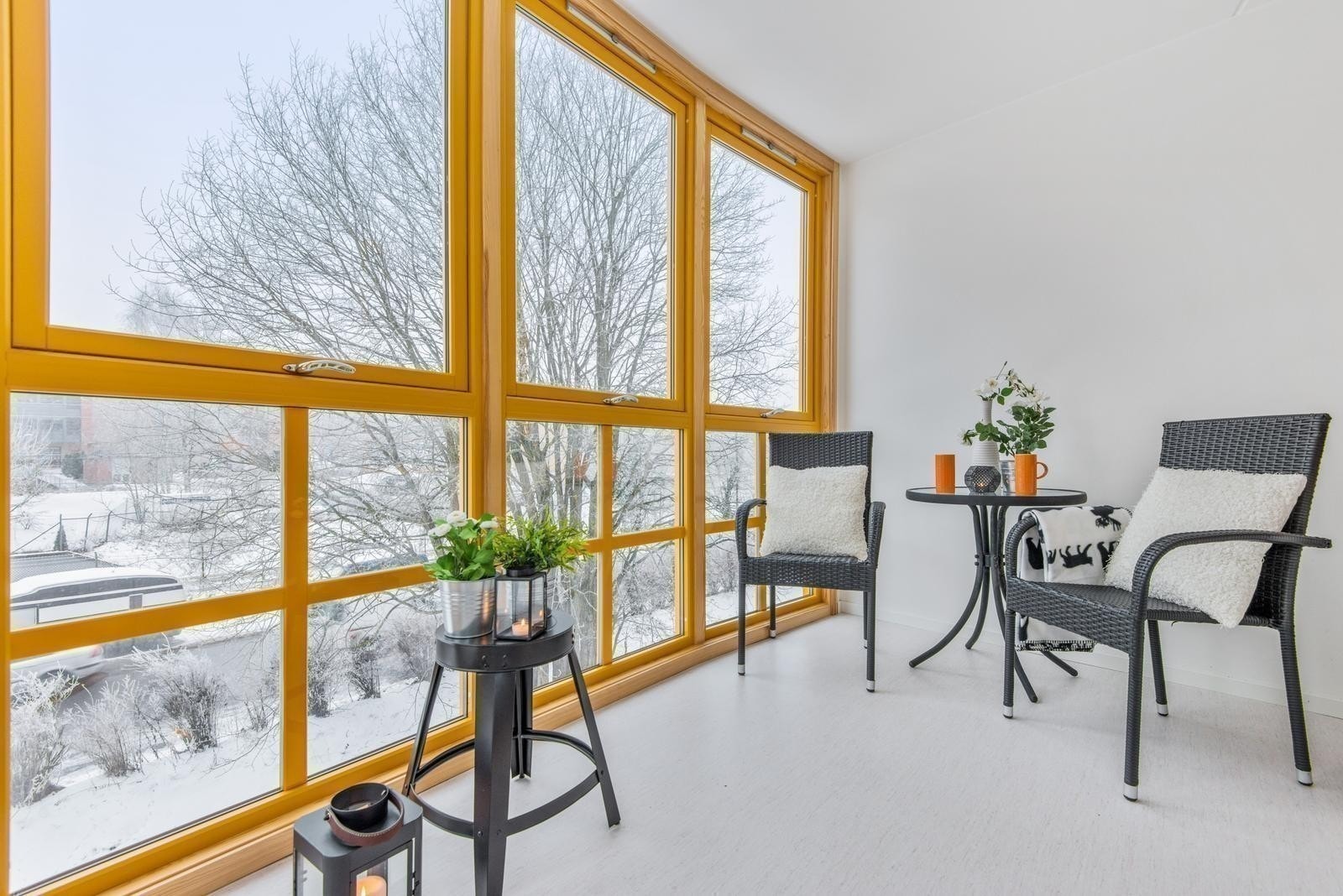 Trivelig glassveranda. Galleribilde