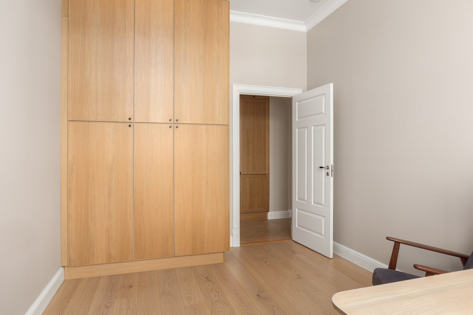 Også her er det plassbygde garderobeskap med god plass for oppbevaring Galleribilde