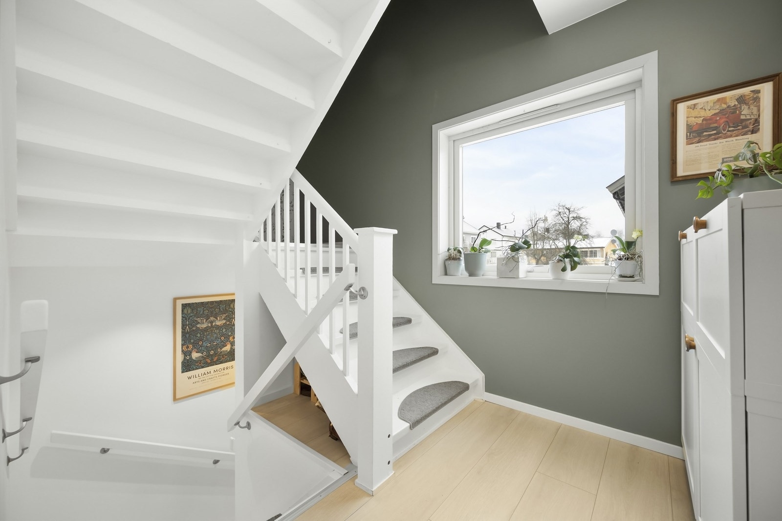 Trapp som fører opp til loft. Galleribilde