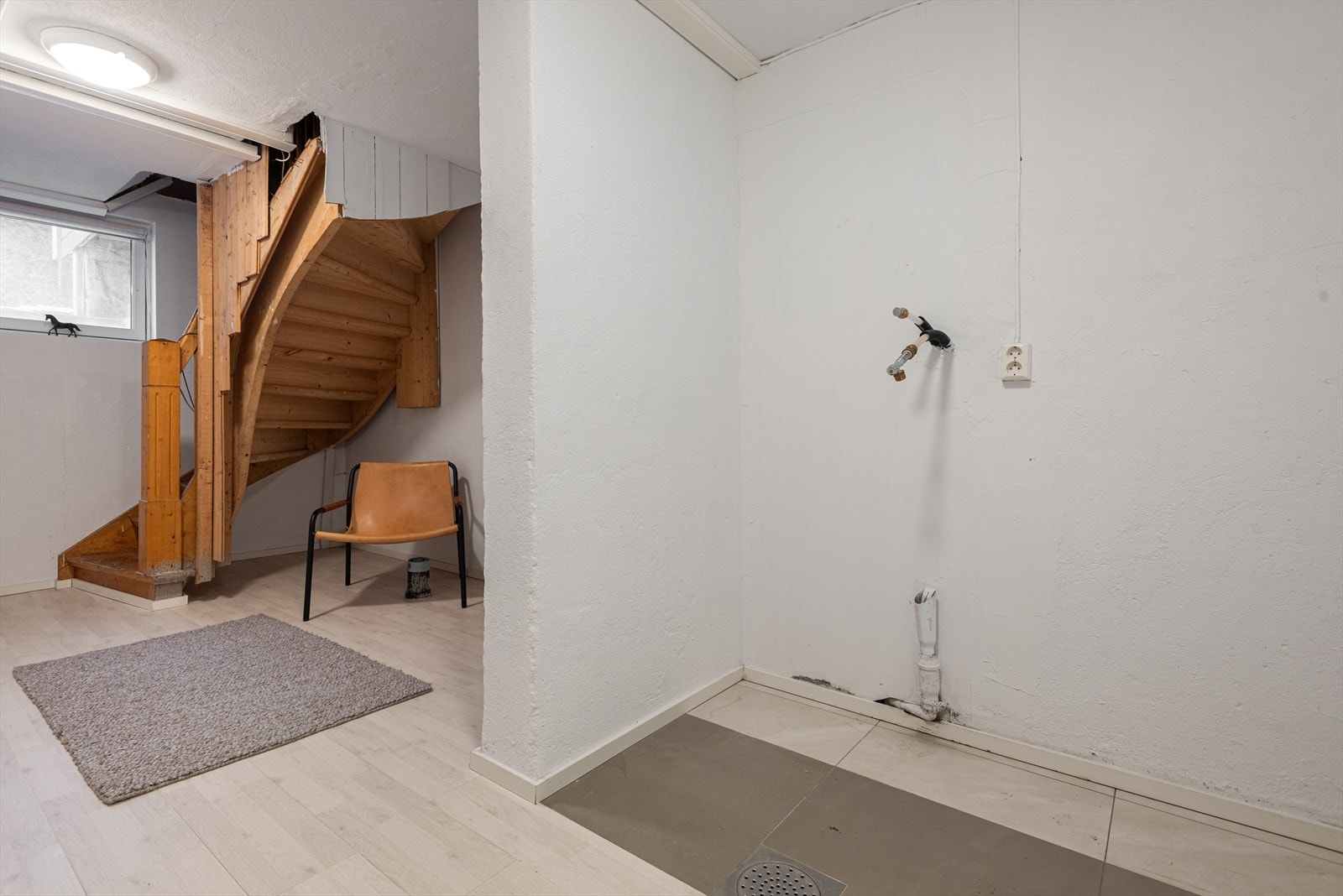 Vaskerom og trapp opp til soverom 1 i etasjen over. Galleribilde