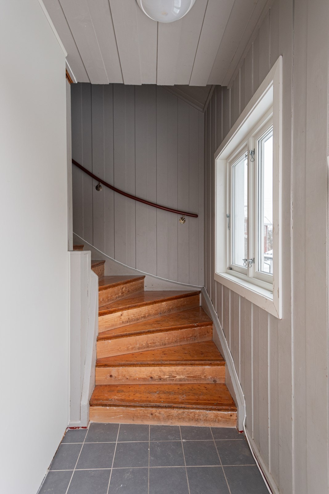 Trappeoppgang fra inngangsparti. Galleribilde