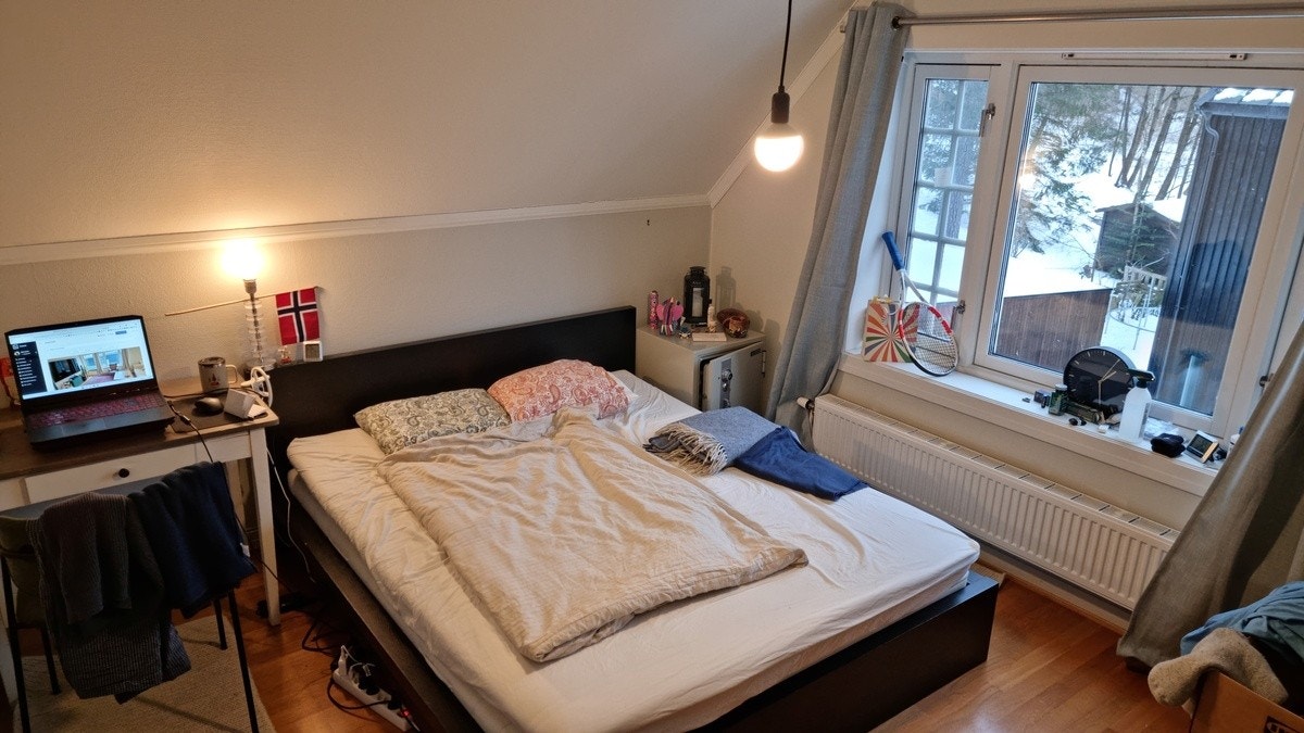 Bedroom comes furnished Galleribilde