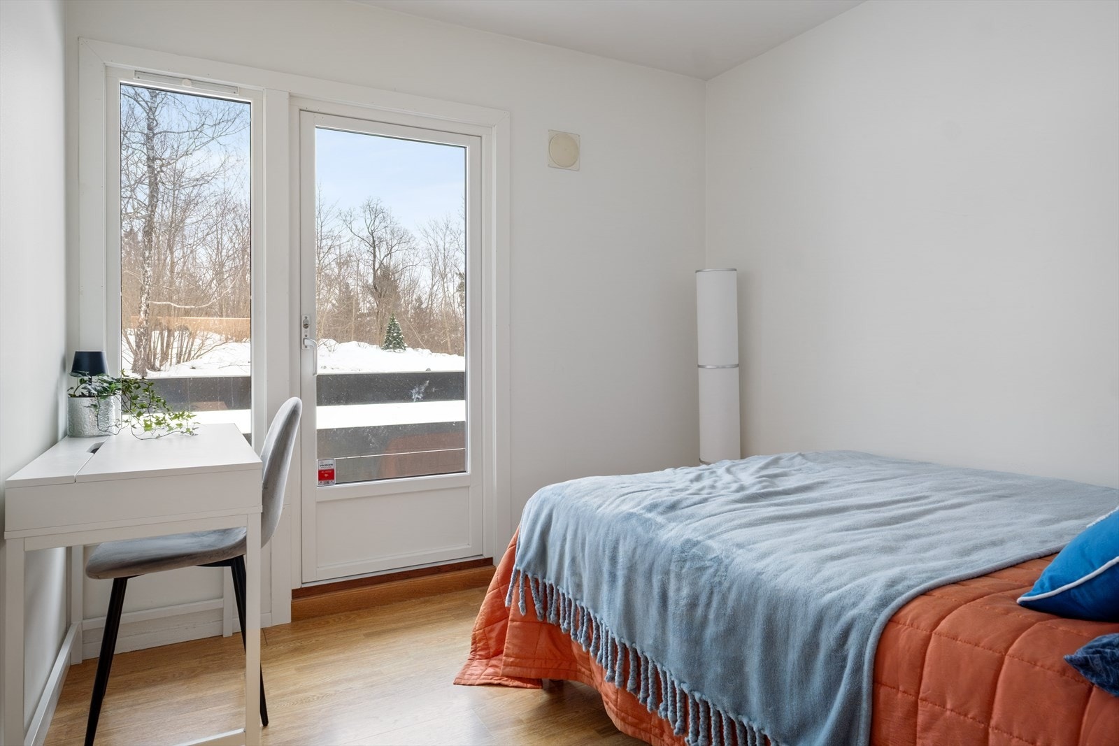 Fra rommet er det utgang til en flott balkong på 9 kvm Galleribilde