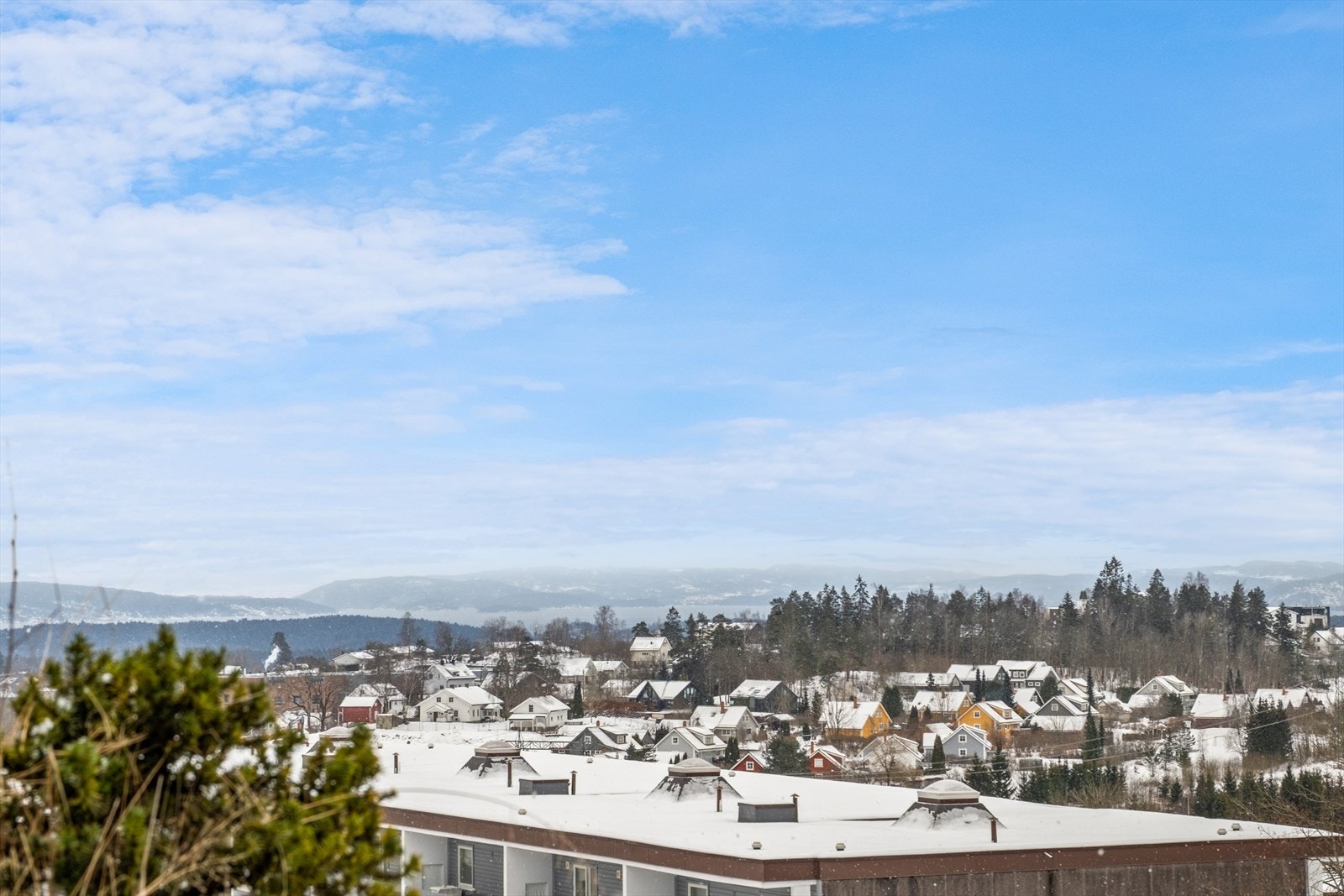 Velkommen til Edelgranveien 40 - presentert av Fridtjof Schmidt i Nordvik Bærum! Foto: Øivind Fykse Galleribilde