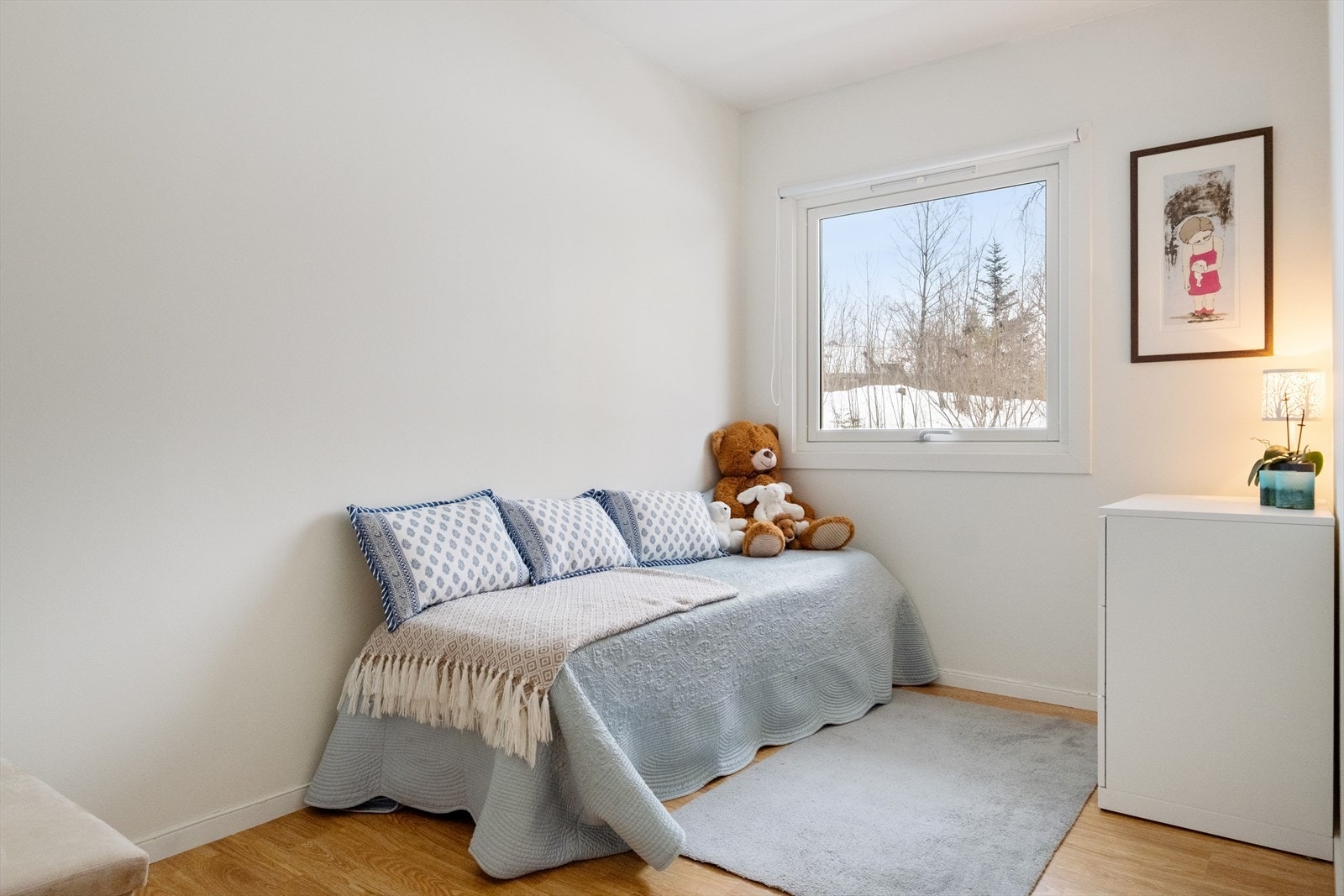 Soverom nr. 2 og 3 passer fint som barnerom med plass til seng, nattbord, skrivebord og garderobe Galleribilde