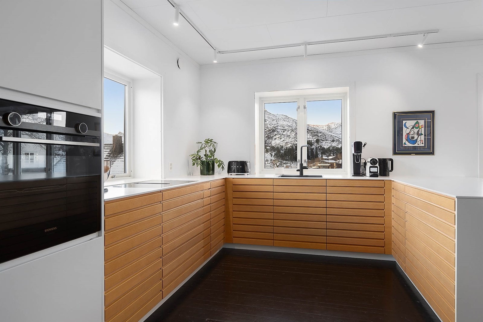 Hvitevarer på kjøkken er integrert og følger med salget Galleribilde