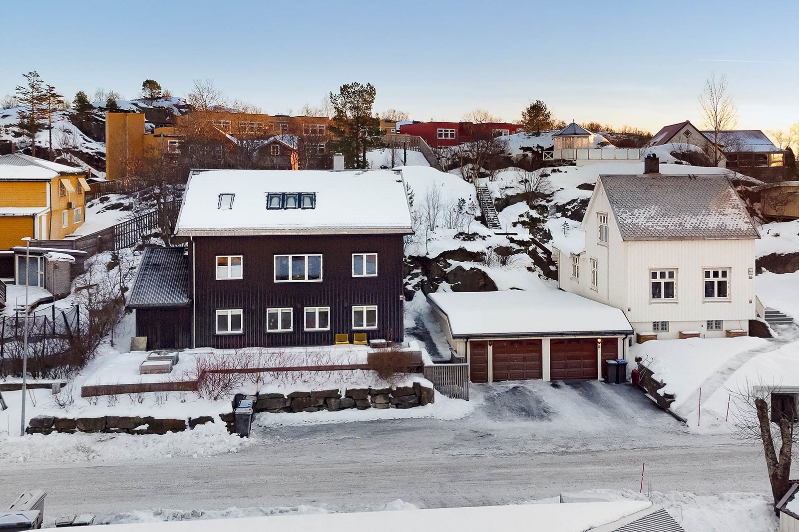 Lekker enebolig i et populært område med sjøutsikt Galleribilde