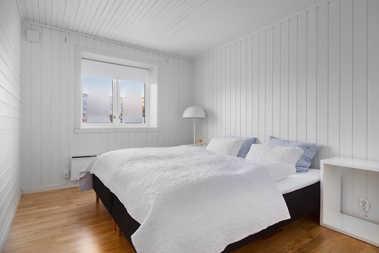 Lyst og pent soverom med god utsikt - Utleiedel Galleribilde