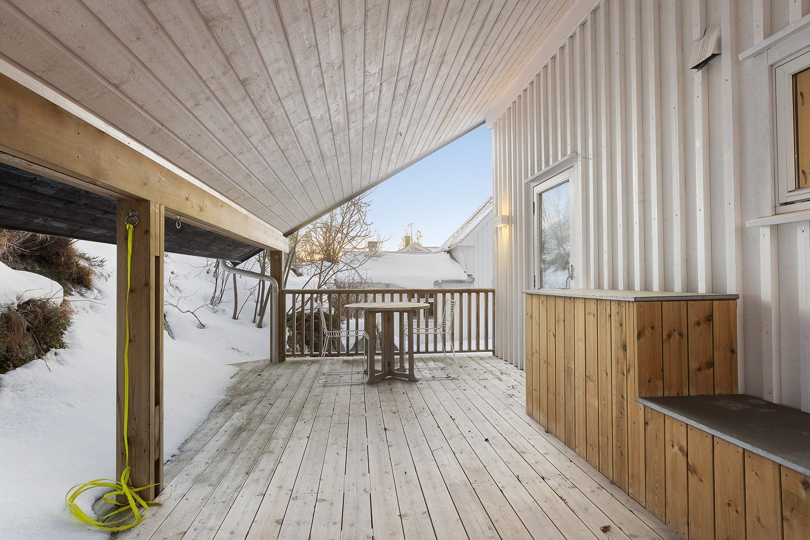 Utgang til terrasse fra gang og vaskerom Galleribilde