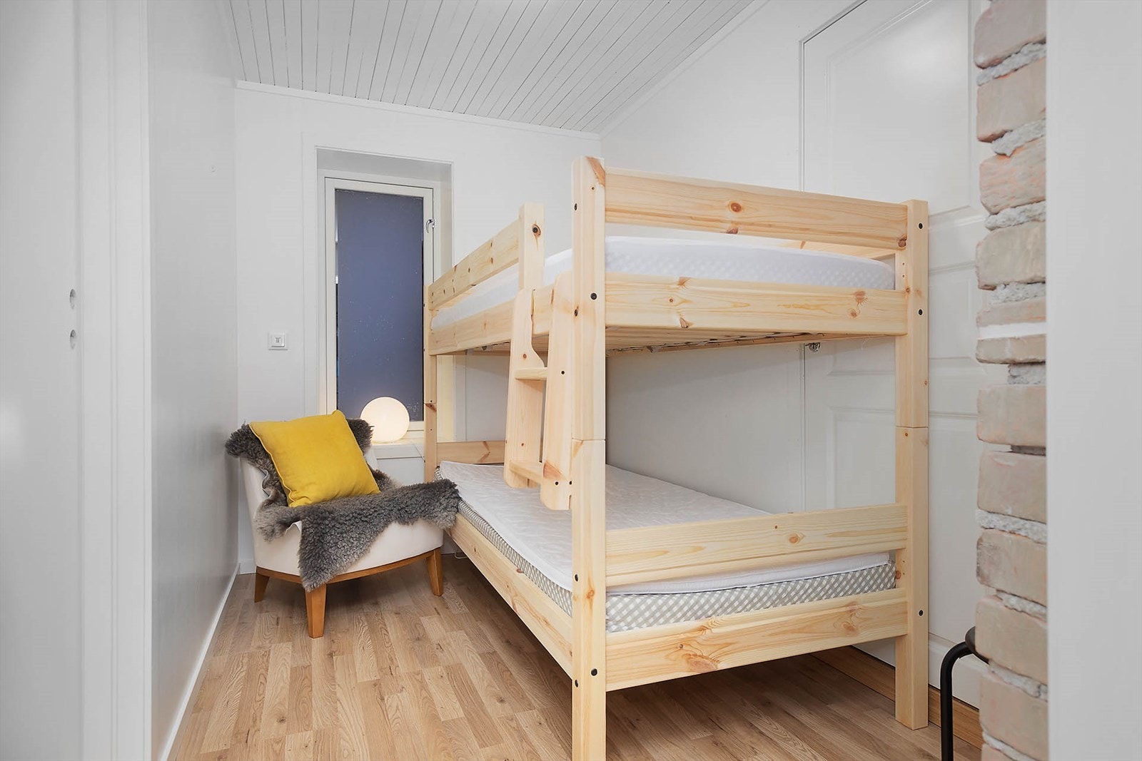 Innredet som soverom og det er satt inn nytt vindu, men det er ikke bruksendret fra bod Galleribilde