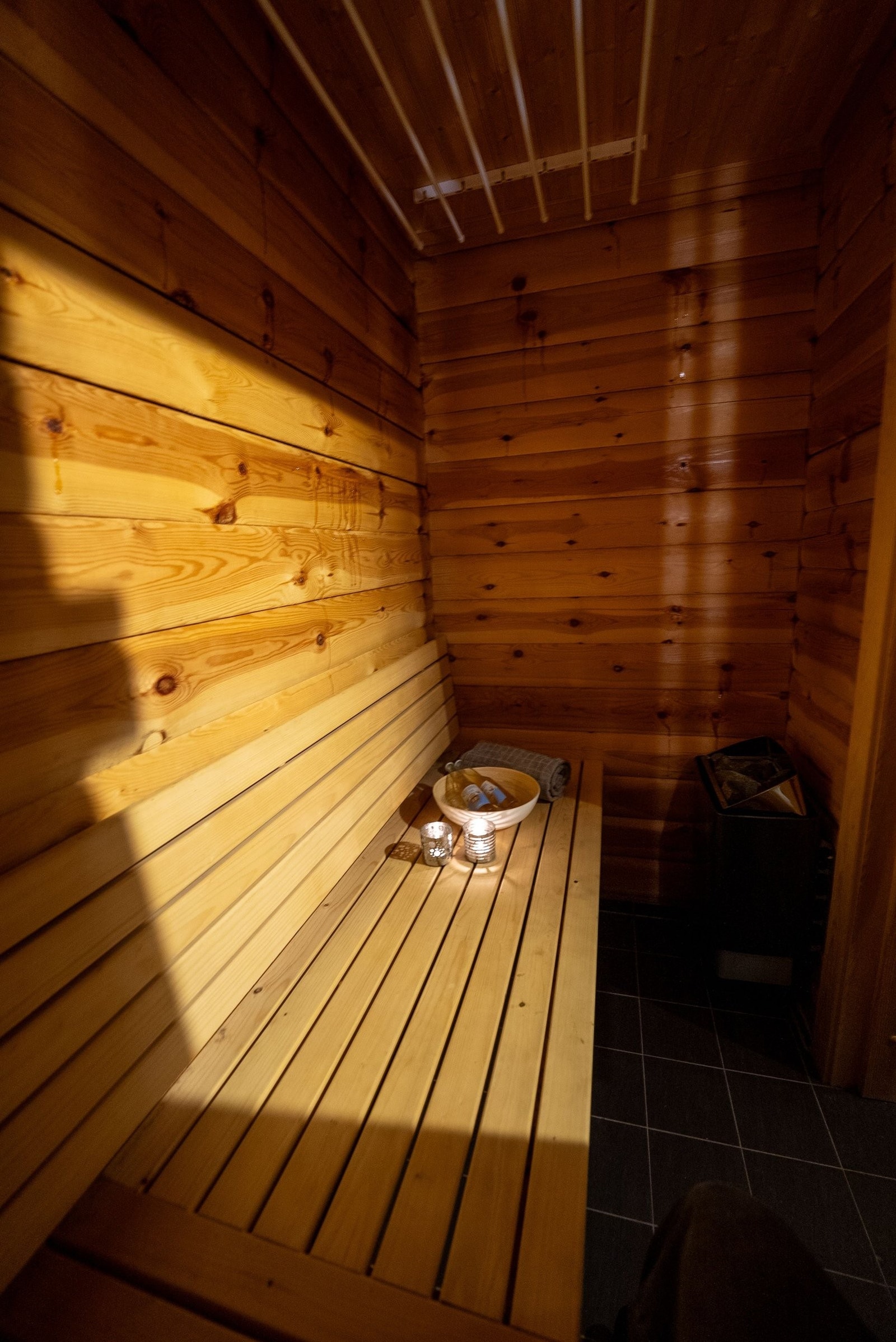 I badstuen er det hengt opp tørkestativ slik at rommet kan brukes som tørkerom også. Galleribilde