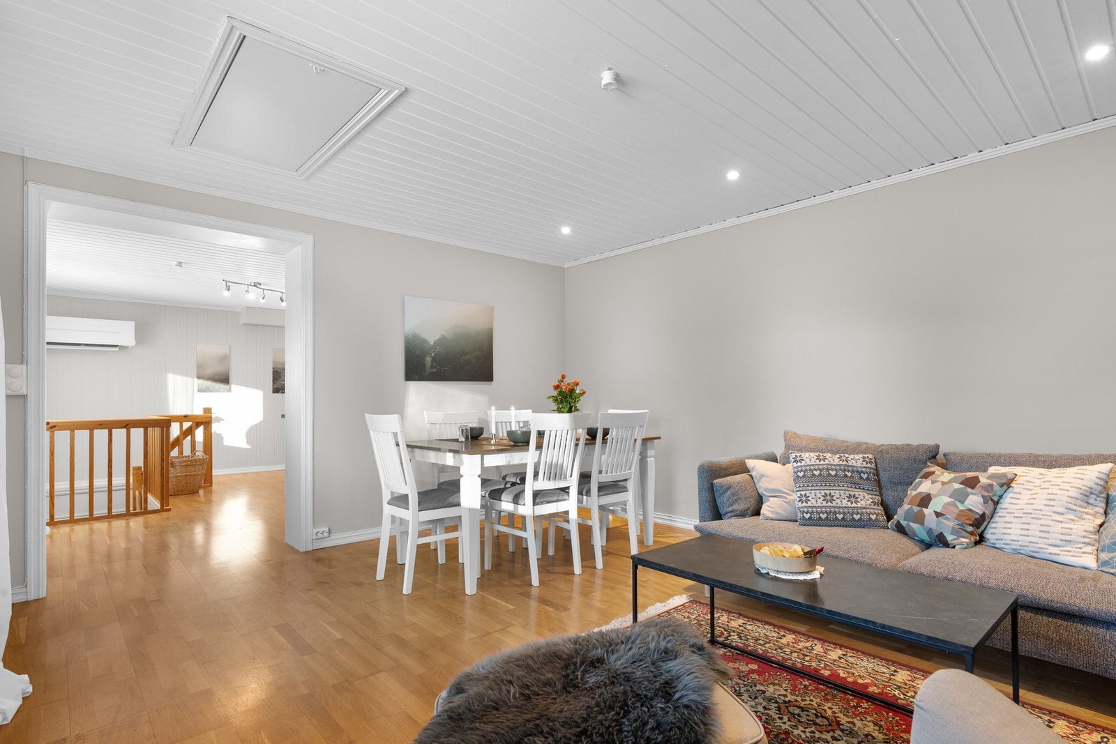 Adkomst via takluke og
stige til uinnredet kaldtloft over stuen. Galleribilde