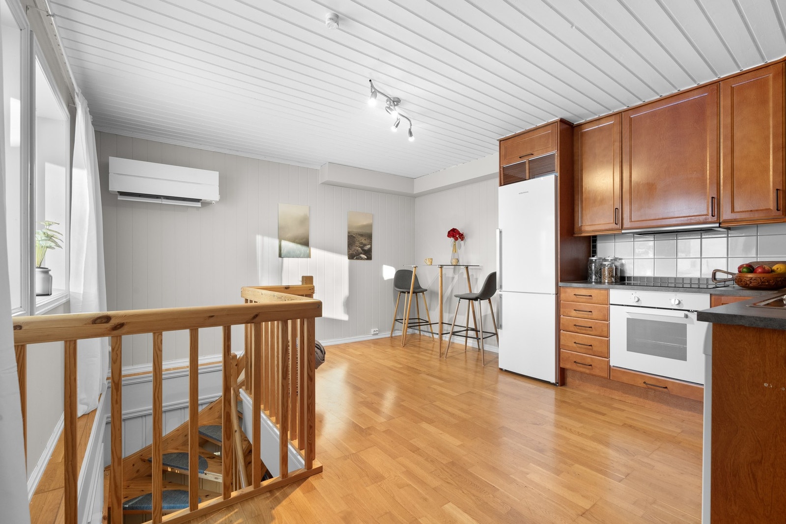 Det er montert luft-til-luft varmepumpe fra 2024 som sørger for en god og jevn varme på vinterstid. Galleribilde