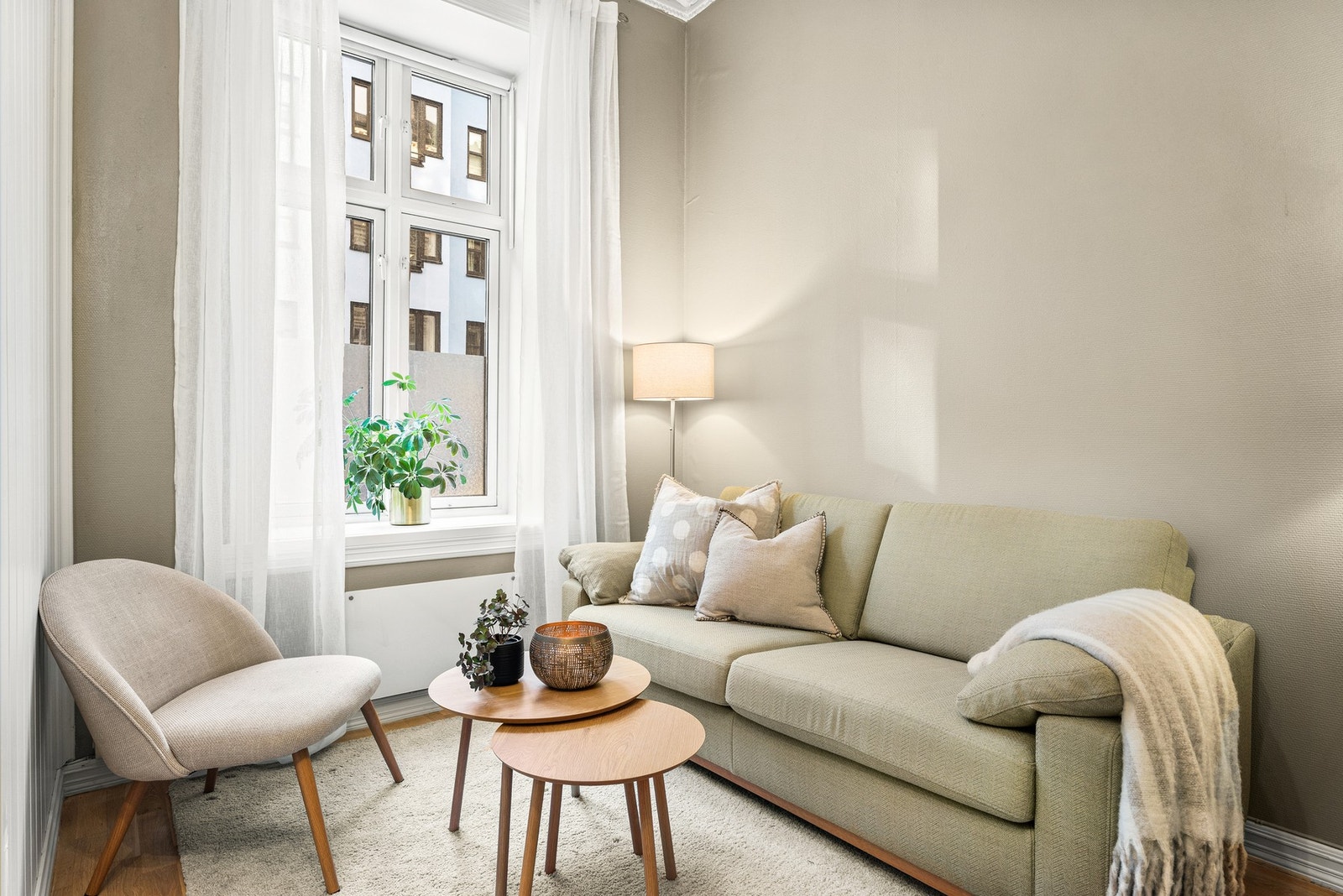 Eiendommen er en klassisk bygård fra 1900-tallet, fint beliggende i en rolig og sjarmerende gate på Grünerløkka. Galleribilde