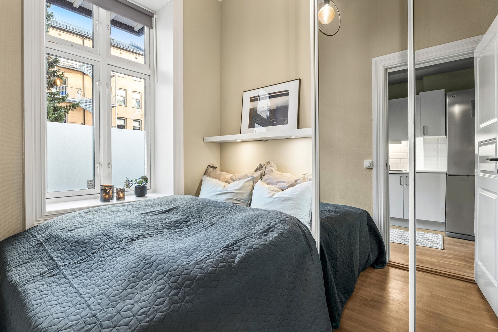 Direkte adkomst til hovedsoverommet fra kjøkkenet. Galleribilde