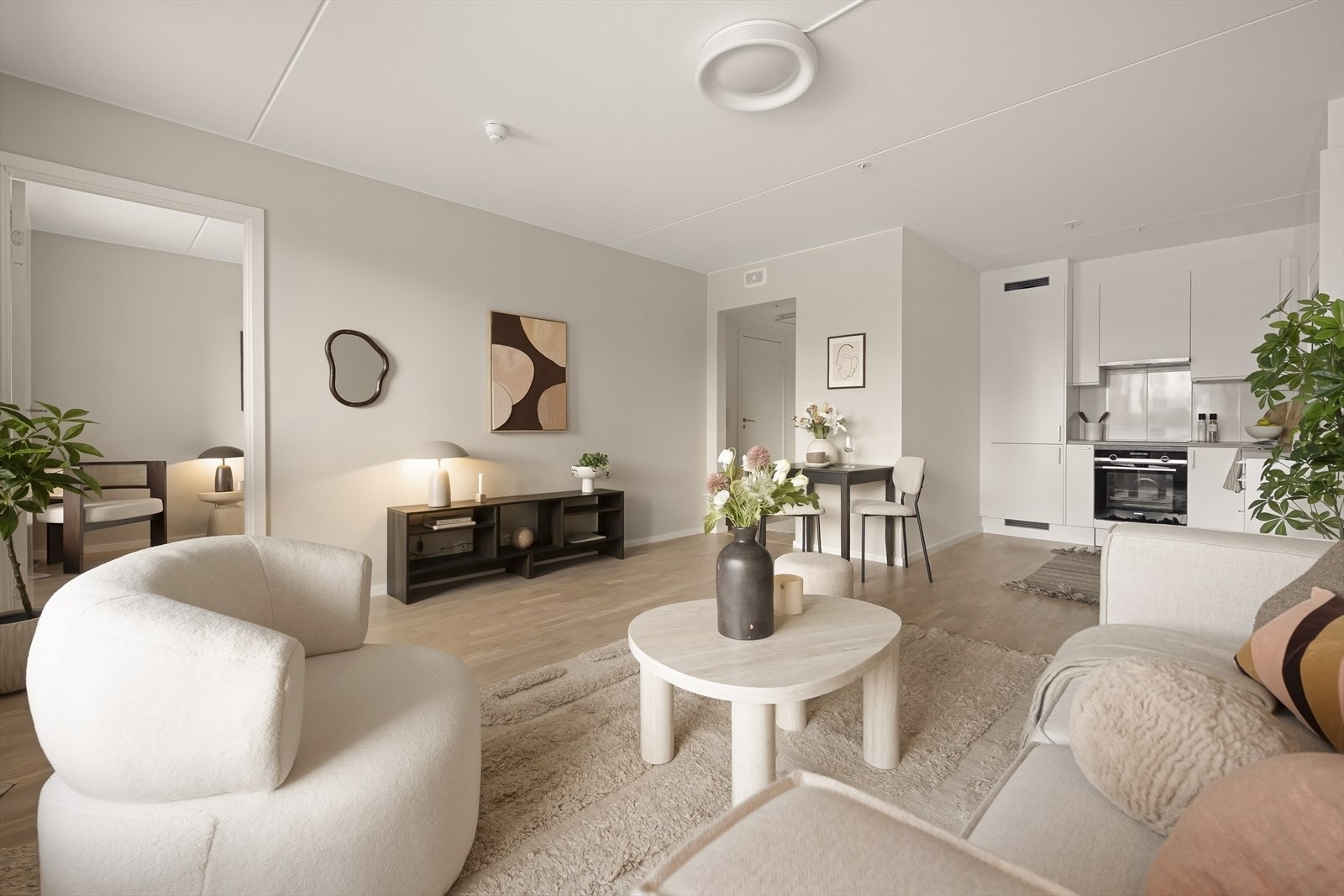 Den åpne planløsningen gir en god romfølelse og fleksible møbleringsmuligheter. Galleribilde