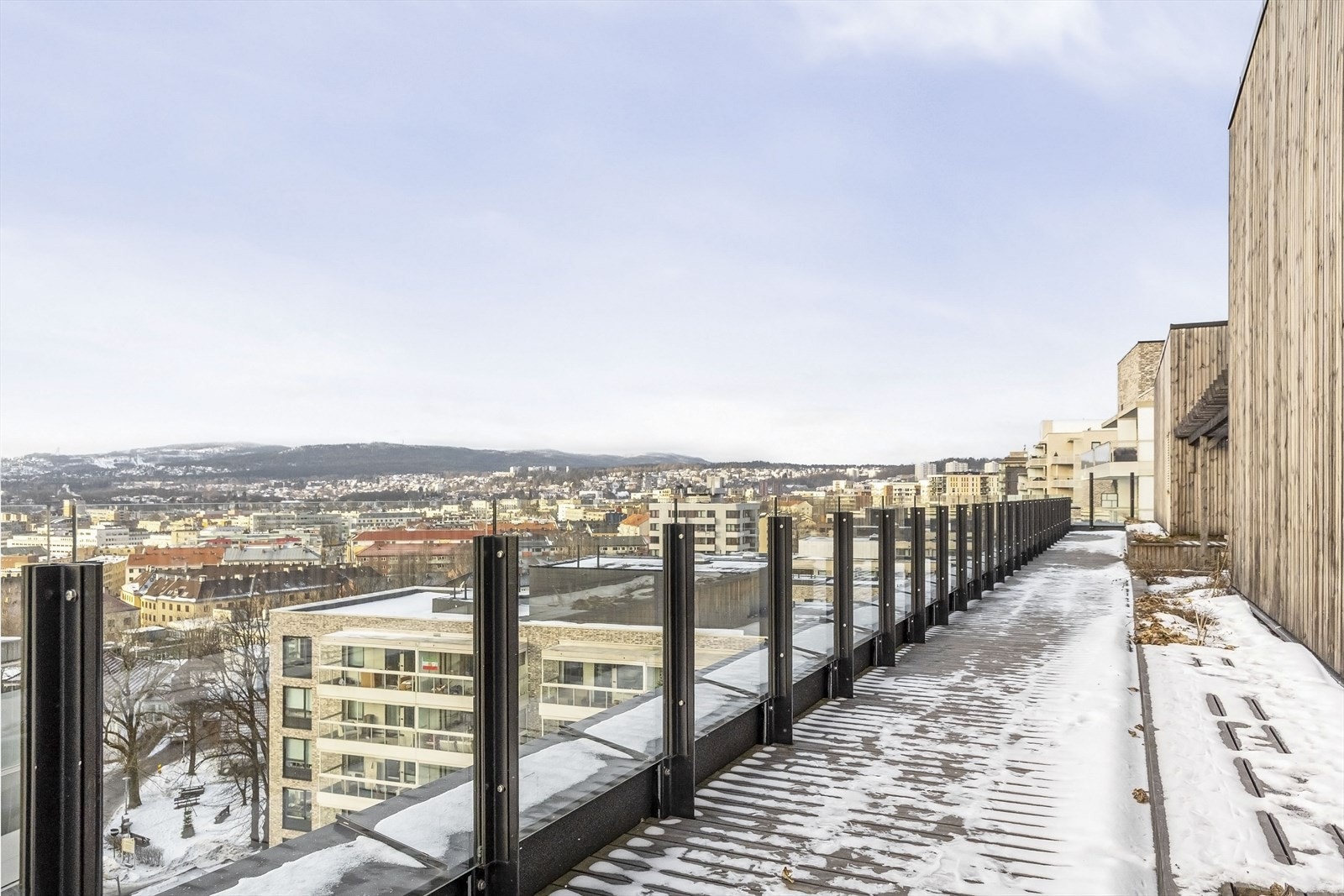 Takterrassen er et flott sted for å nyte omgivelsene. Galleribilde