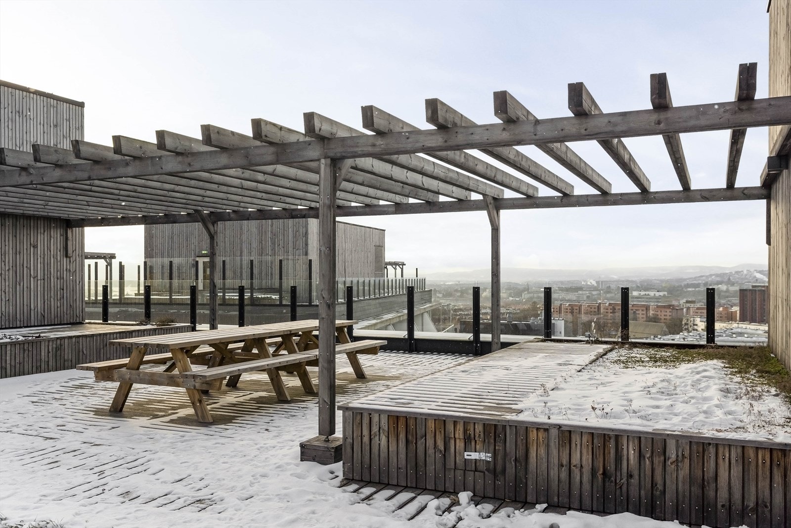 Beboerne har tilgang til en stor, felles takterrasse. Galleribilde