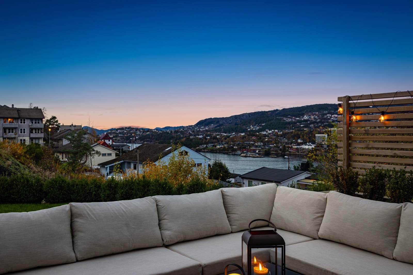 Ettermiddags- og kveldssolen på denne terassen er unik for denne boligen! Galleribilde