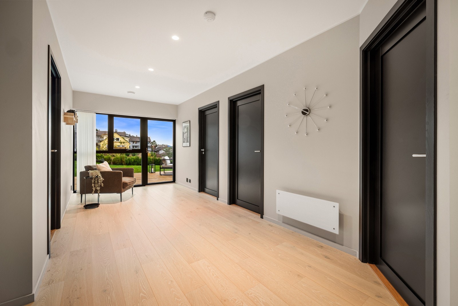 Kjellerstue med nydelig utsikt - kan innredes som tv-stue, kontor eller lekerom - alt etter behov! Galleribilde