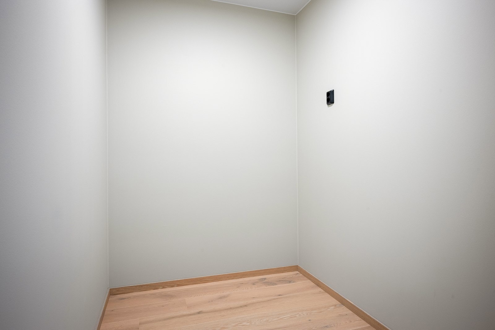 Innvendig bod med parkett fra Boen. Galleribilde