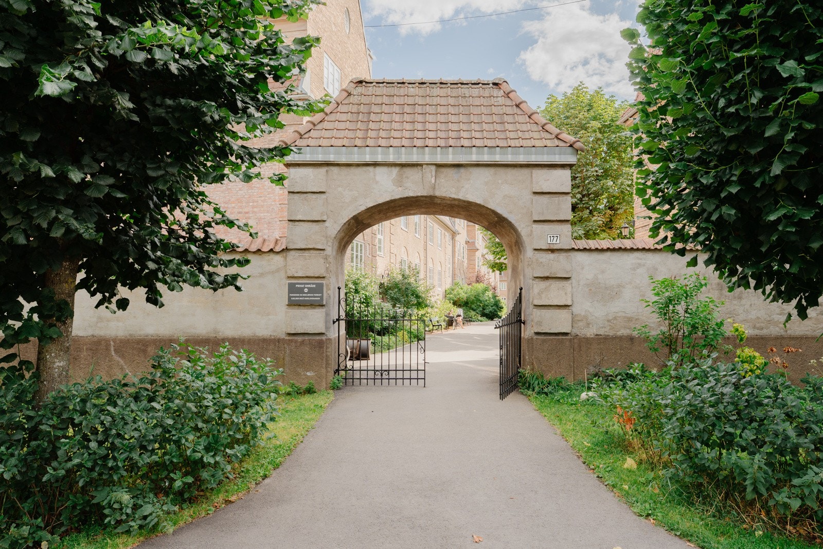 Selgers ord: "Bakgården er et kapittel for seg selv, og en stor grunn til at området er så høyt elsket og har blitt så populært." Galleribilde