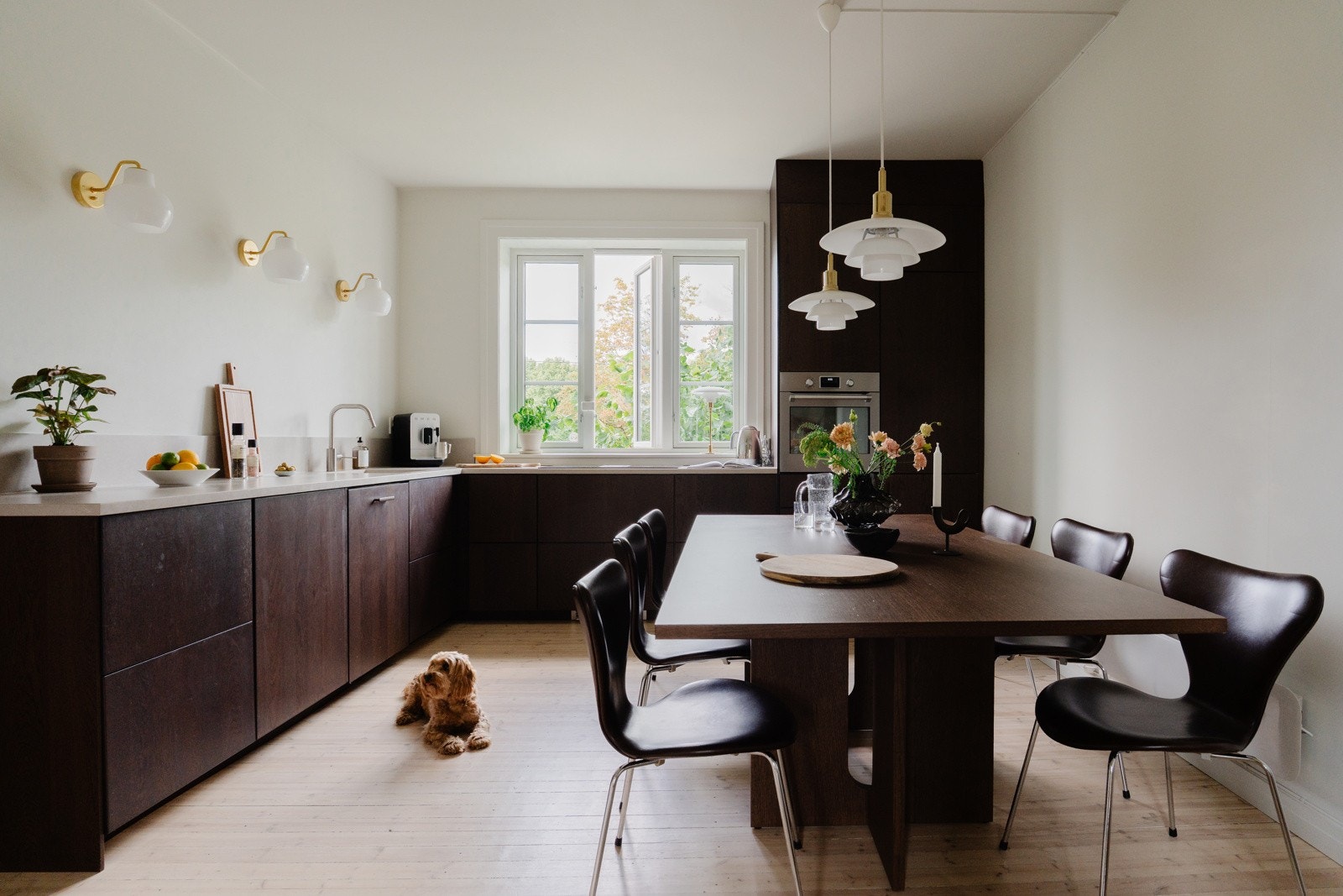 Peter Hørte Lunde v/ PrivatMegleren Aksept ønsker deg velkommen til en nyoppusset og nydelig leilighet med fantastisk beliggenhet! Galleribilde