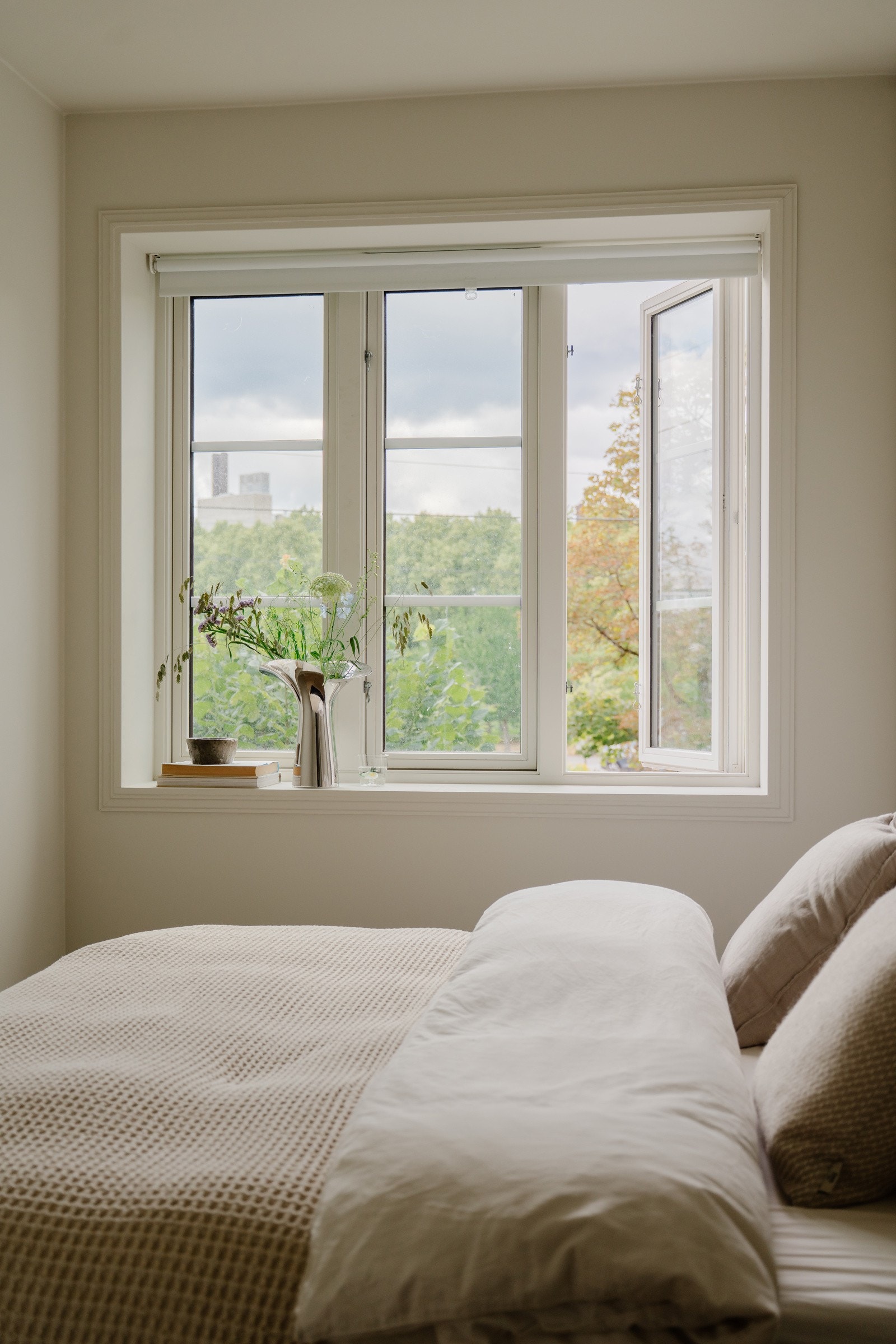 Flott utsyn mot grønne omgivelser. Galleribilde