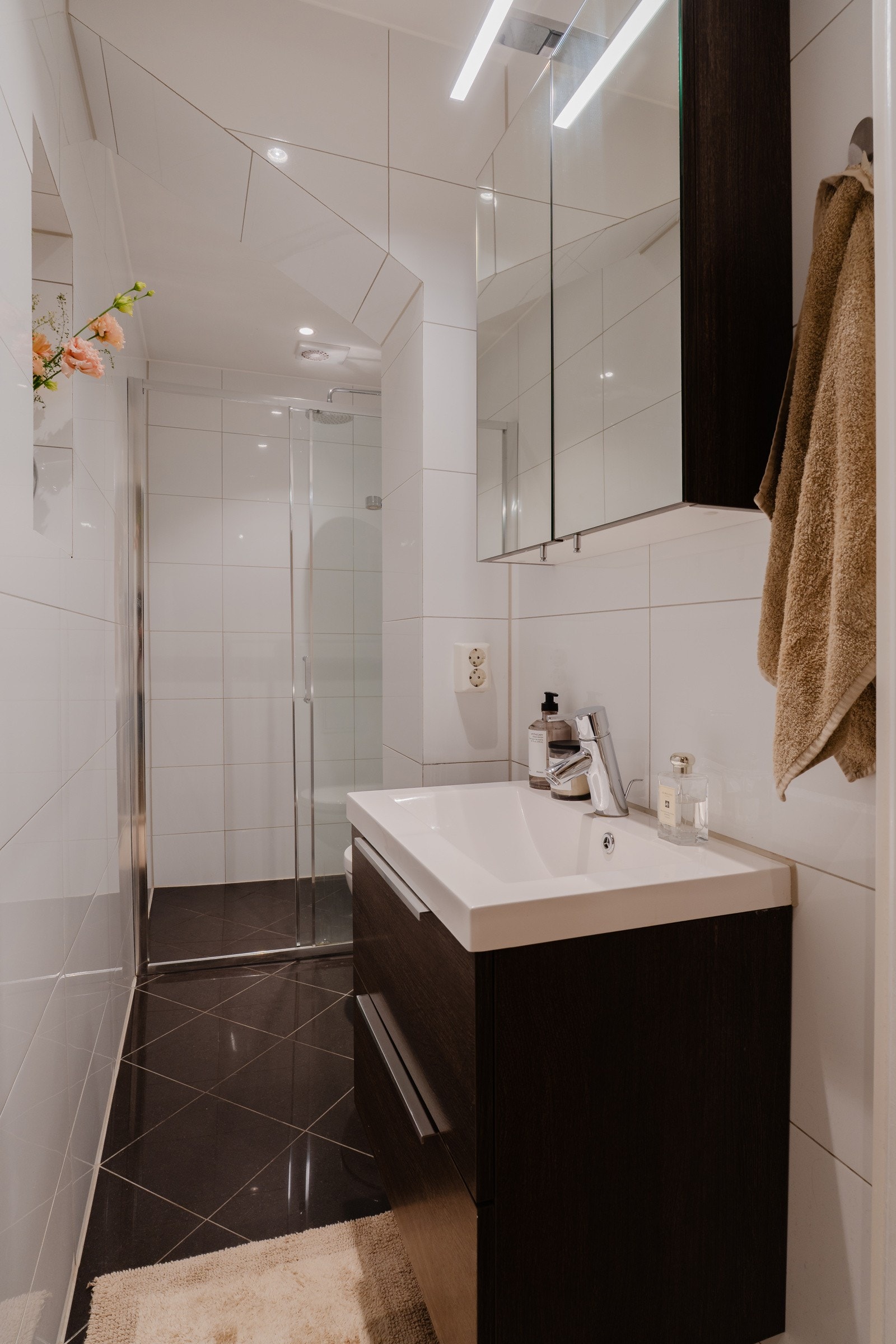 Pent og tidløst baderom fra 2015, utført av fagfolk. Galleribilde