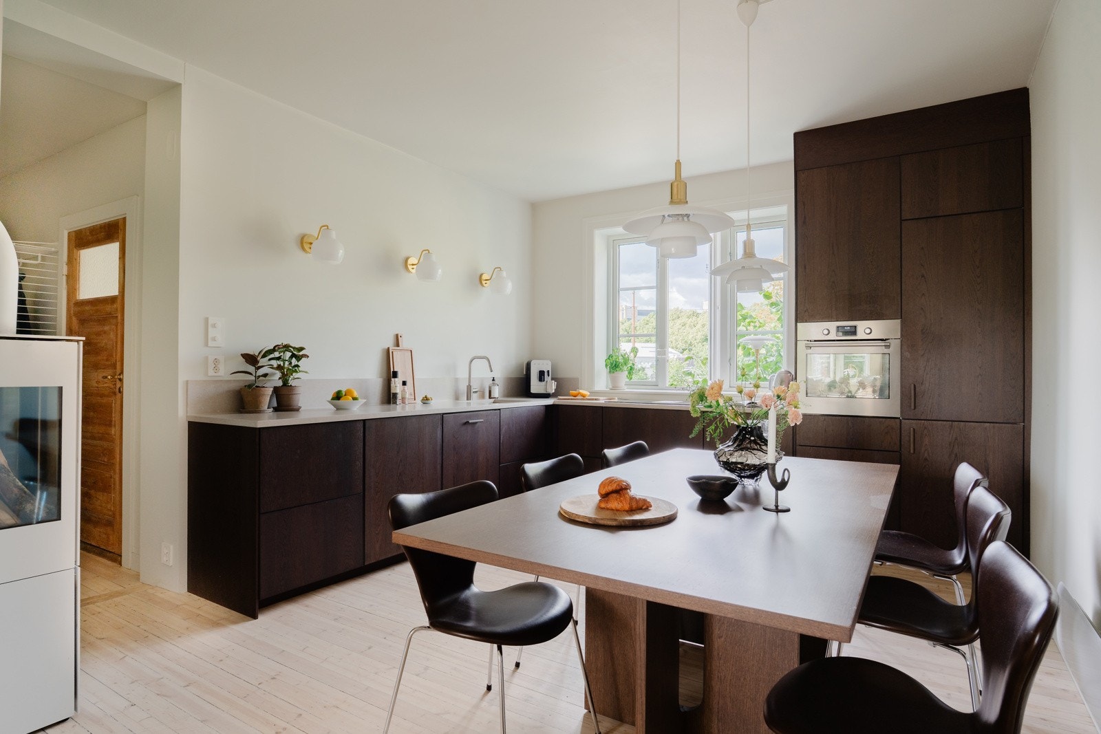 Boligen ble i 2024 betydelig oppgradert. Oppussingen la vekt på skreddersydde løsninger samt en helhetlig farge- og materialpalett for å skape en funksjonell og stilren bolig. Galleribilde