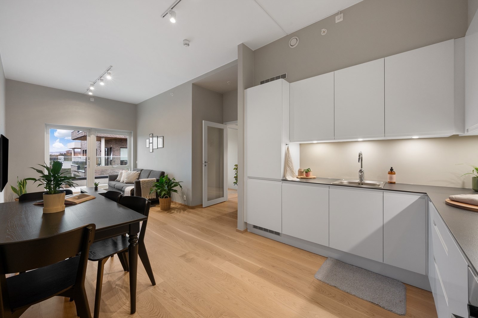 Her har du god plass til å innrede både stilrent og komfortabelt. Galleribilde