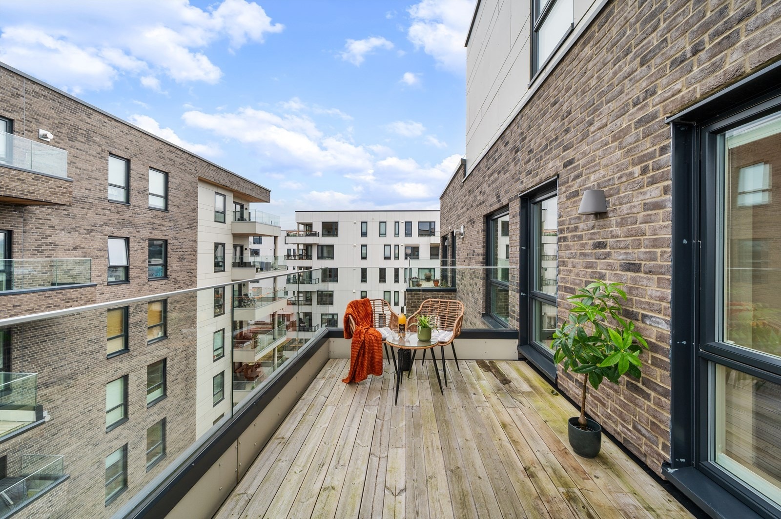 En romslig balkong på 12 m², som byr på fine utearealer og gode solforhold. Galleribilde