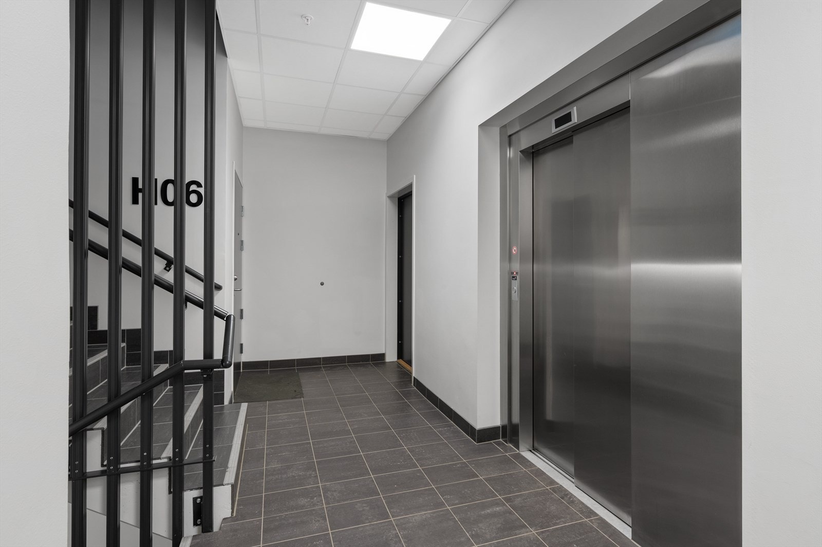 Med heis i bygget får du trappefri tilkomst til leiligheten. Galleribilde